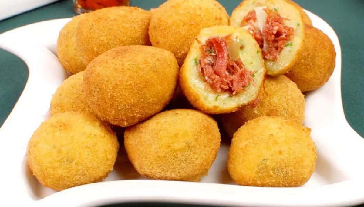 Bolinho de Mandioca com Calabresa